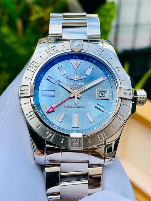 Đồng Hồ Breitling Avenger II GMT Mop Dial	- A32390